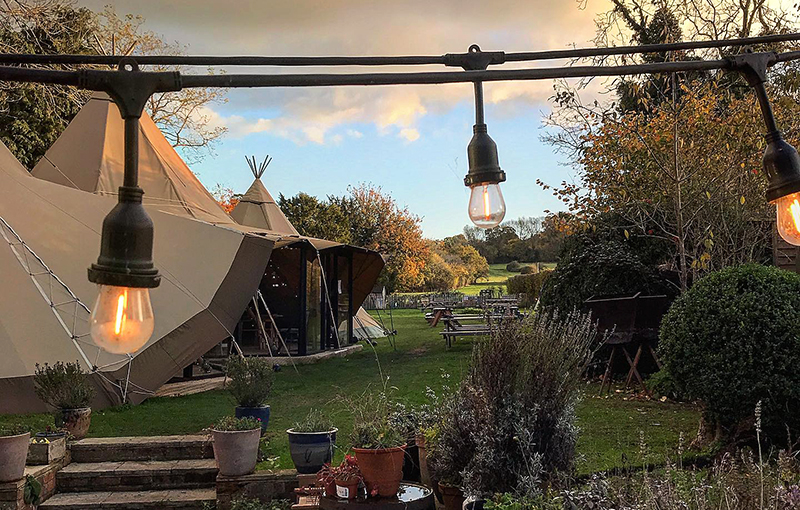 Outdoor covid safe dining - Old Boot Inn, Stanford Dingley